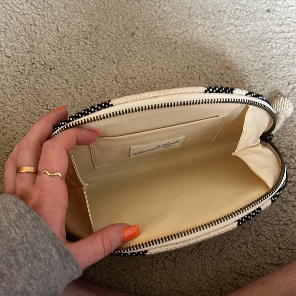 Universal Thread Wallet - Picture 2 of 3